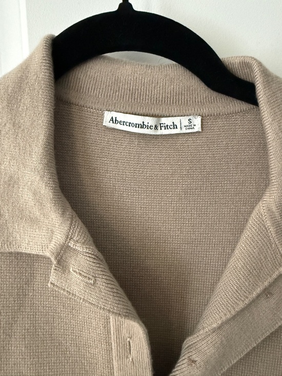 Abercrombie & Fitch Luxeloft sleeveless notch neck top taupe - Picture 2 of 4